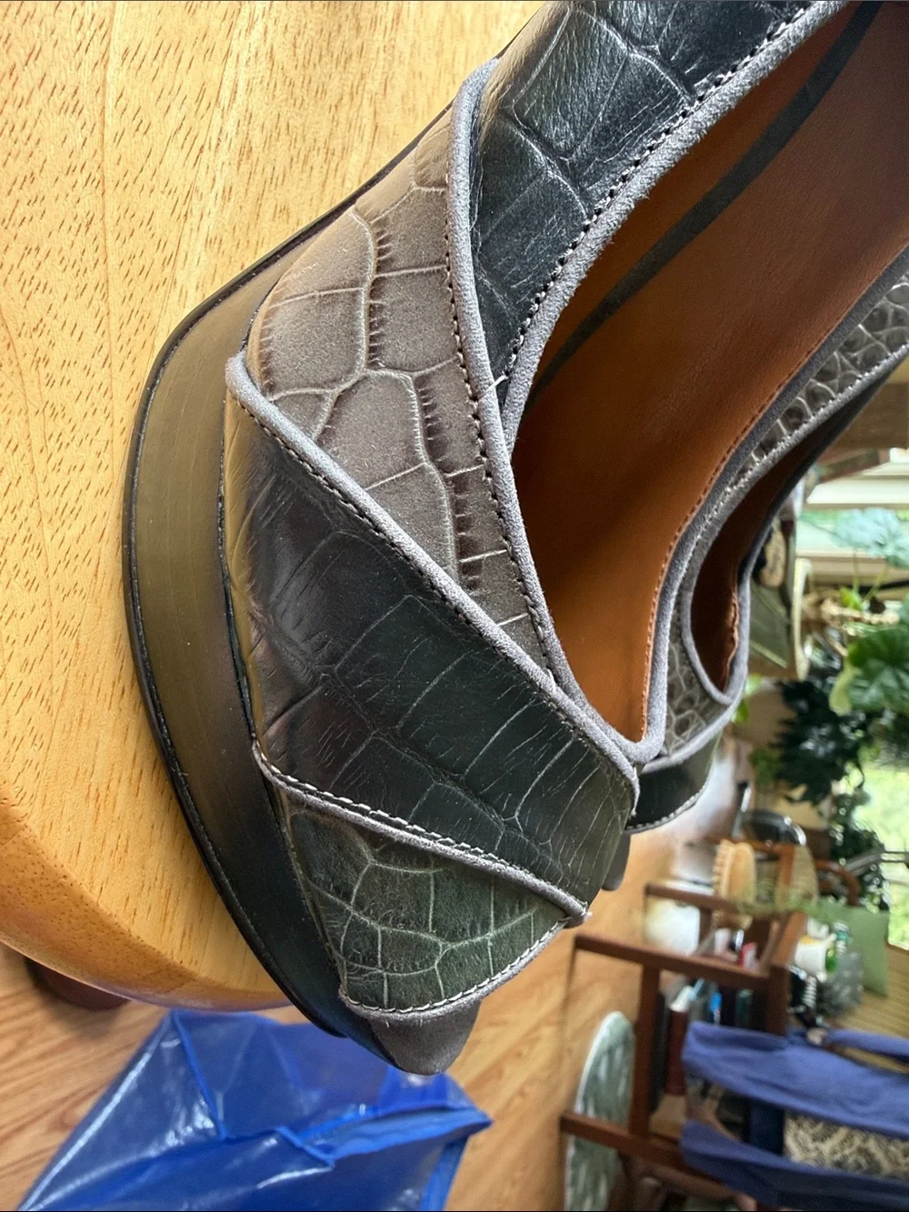 Nine West Croc Embossed Leather Peep Toe Platform Heels Olive Green sz 10
